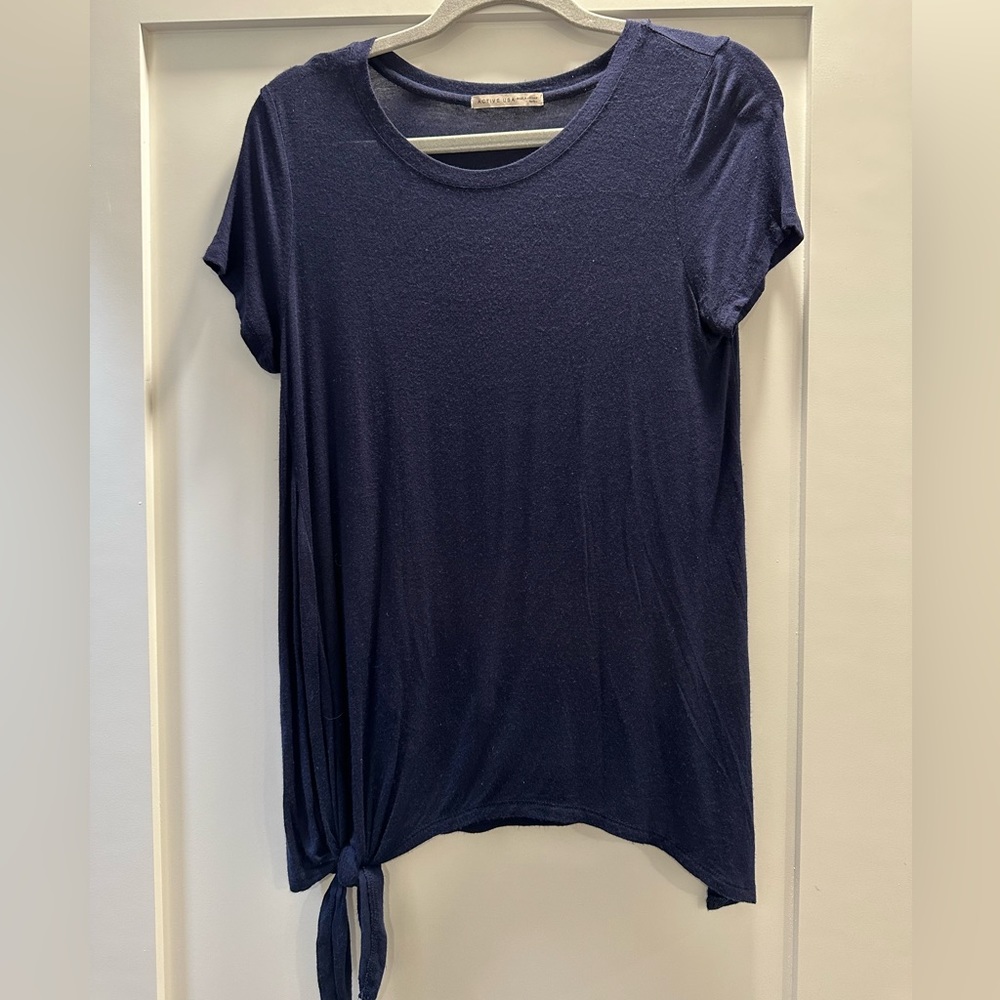 cute flowy top. Size: small. Color: Navy blue.
